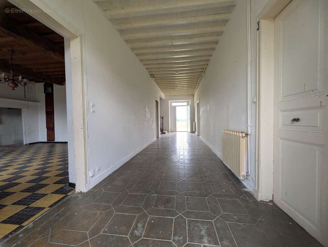 Maison à VILLECOMTAL-SUR-ARROS