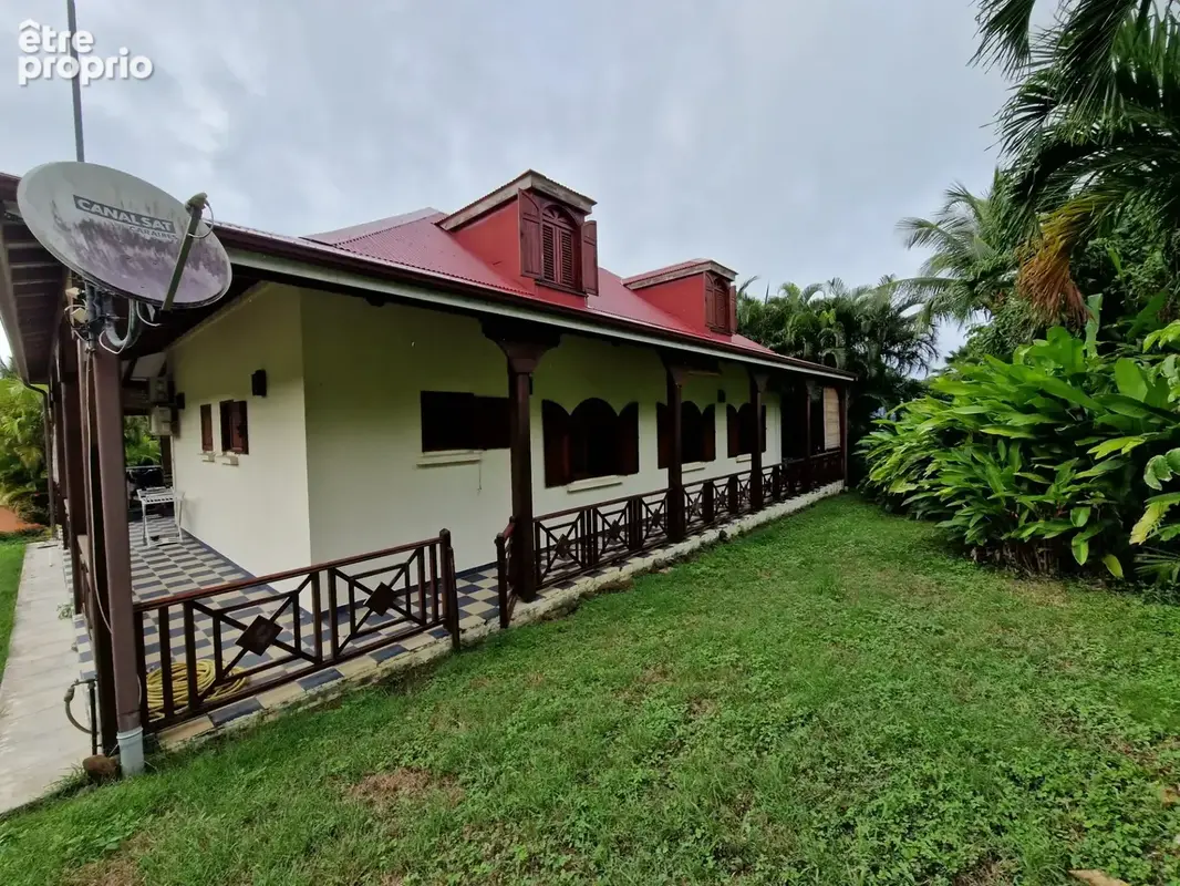 DESHAIES, Villa plage à pied, 2 bungalow, garage et piscine, sur 1 965 m² de terrain arboré - photo 31