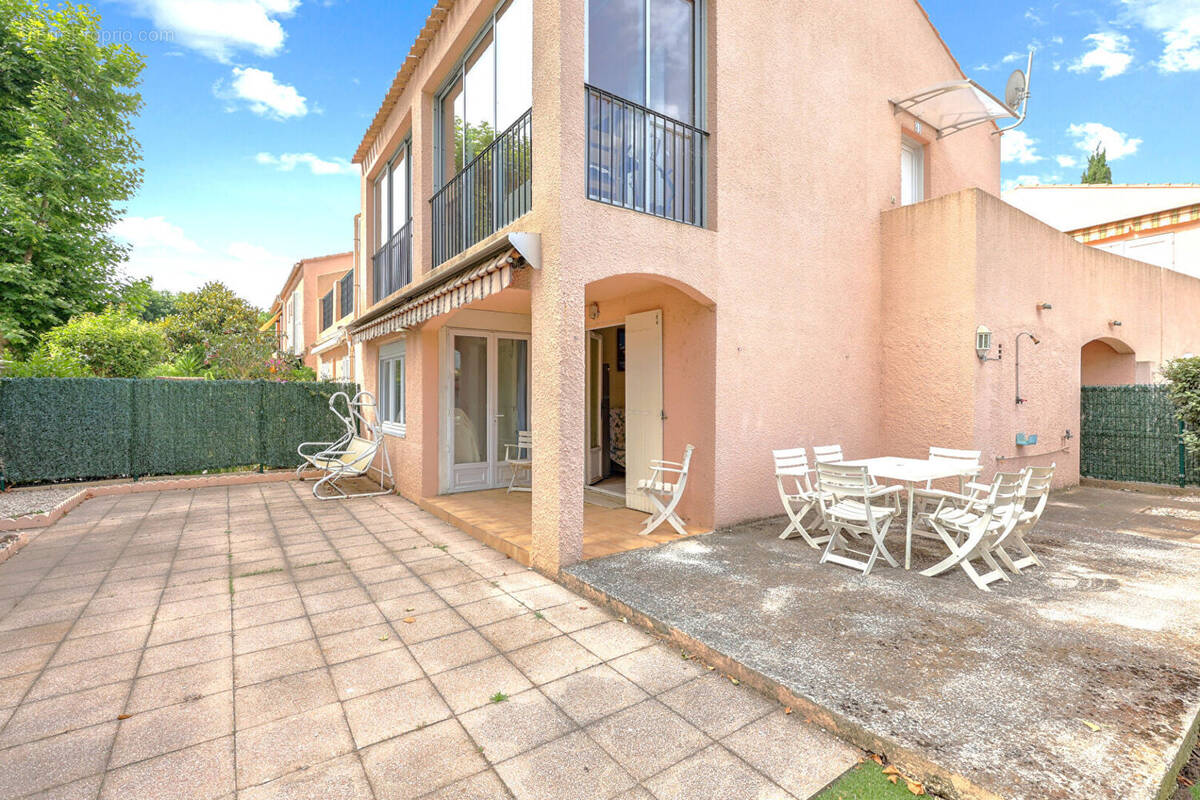 Appartement à LA LONDE-LES-MAURES