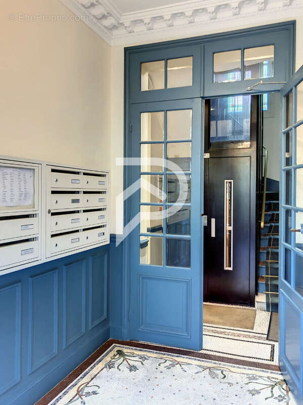 Appartement à COURBEVOIE