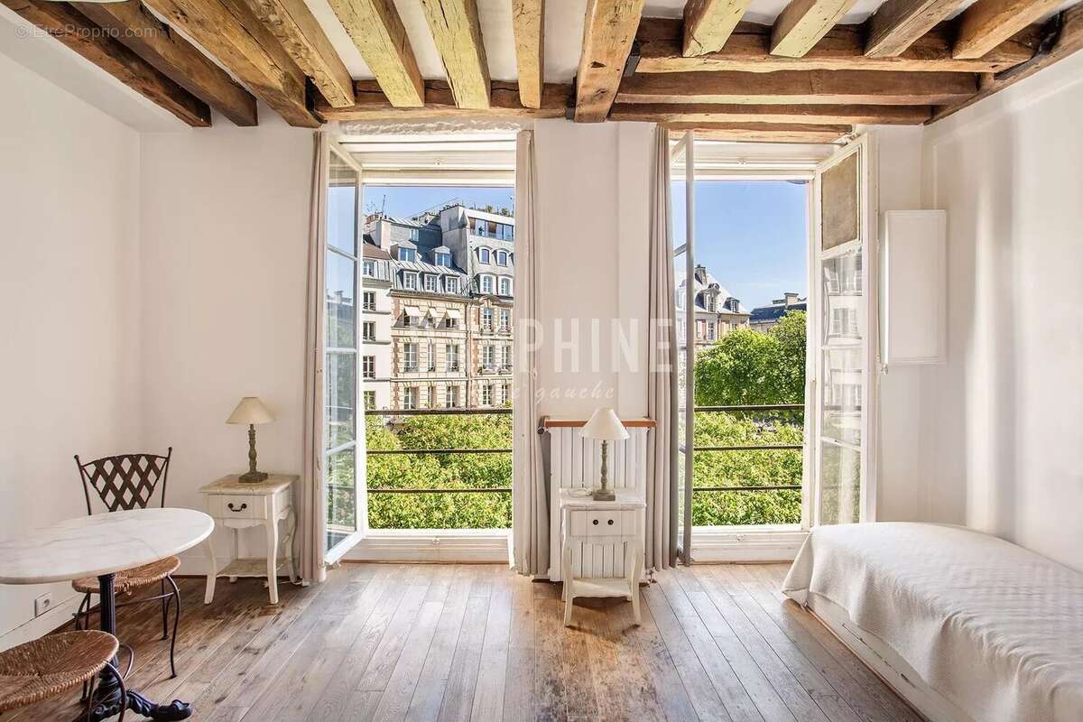 Appartement à PARIS-1E