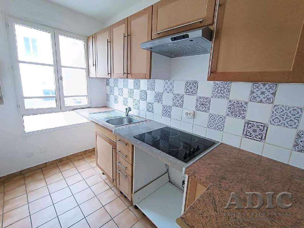 Maison à LE PLESSIS-BELLEVILLE