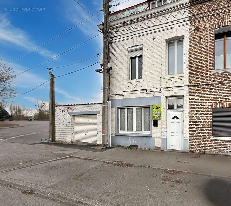 Maison à QUIEVRECHAIN