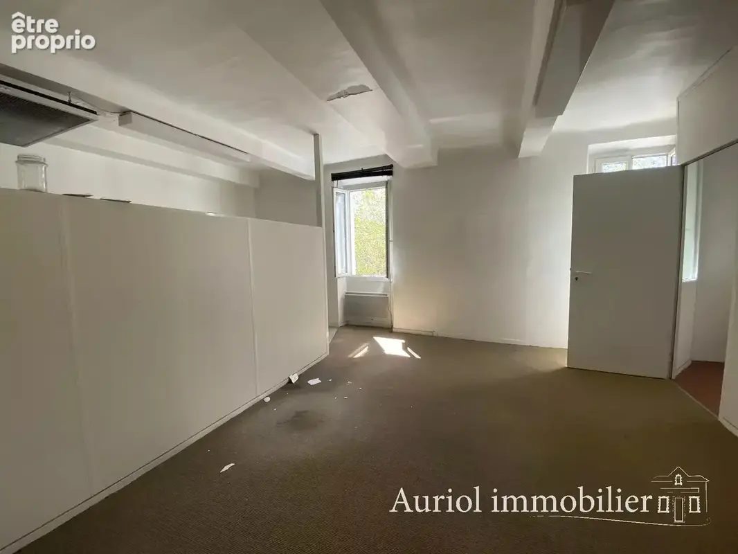 PEYPIN Locaux 150 m2 composé de 6 bureaux et 4 pièces - photo 8