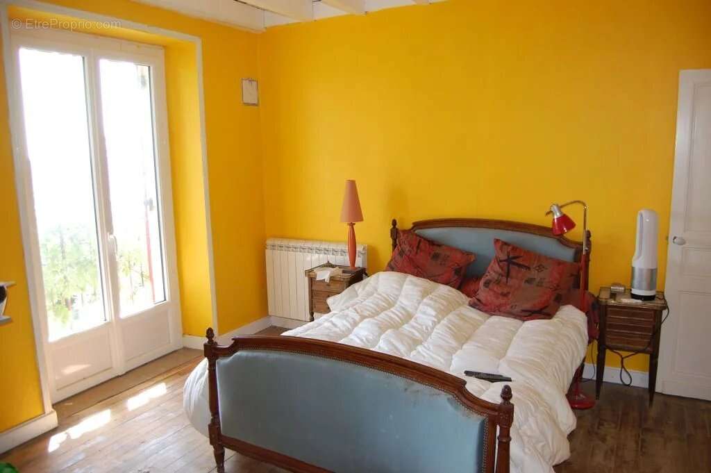 Maison à BEYNAC-ET-CAZENAC