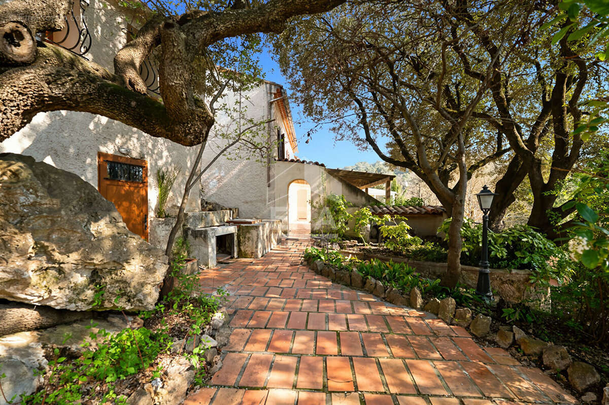 Maison à SIMIANE-COLLONGUE