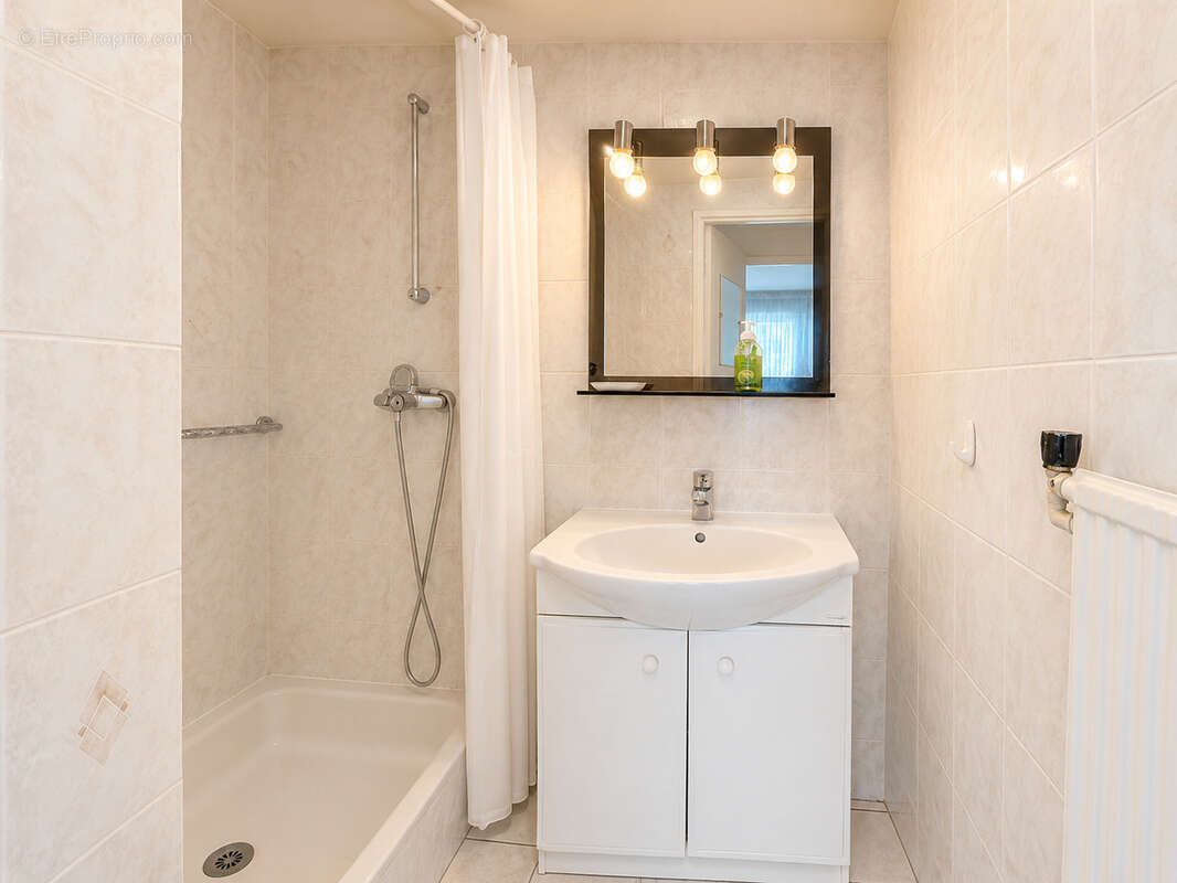 Appartement à COURBEVOIE