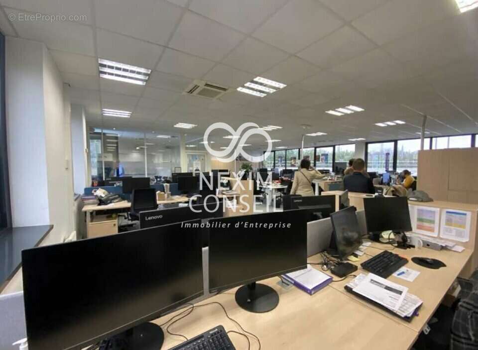 Commerce à GENNEVILLIERS