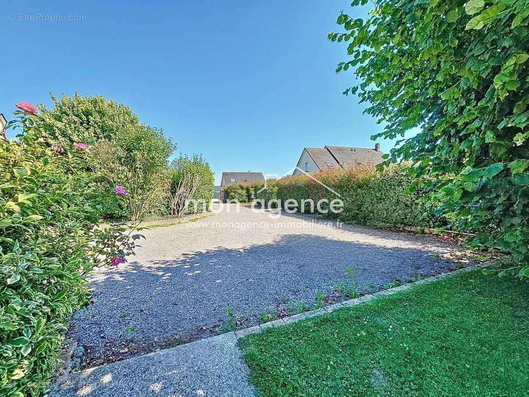 Maison à LA NEUVILLE-CHANT-D&#039;OISEL