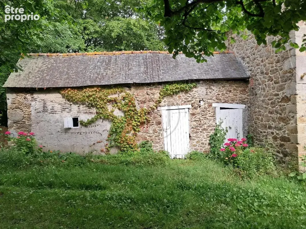 Appartement d'habitation et nombreuses dépendances. - photo 2
