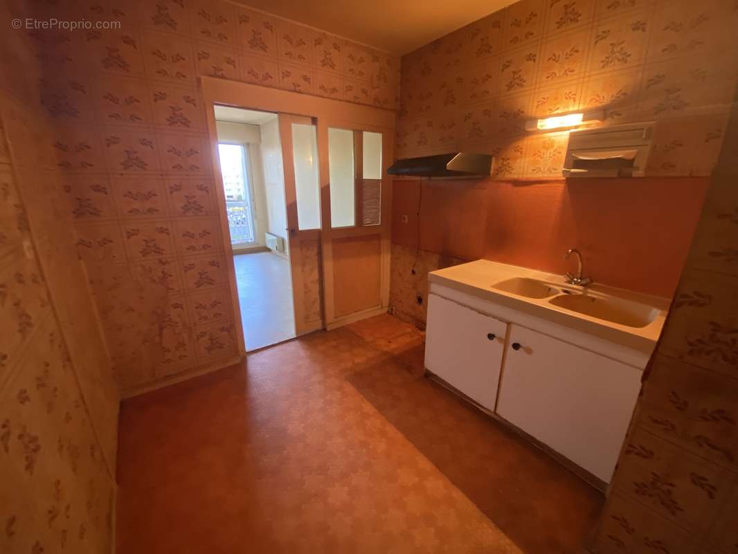 Mérignac Capeyron A vendre T2  balcon stationnement et cellier - photo 7