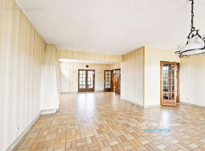 Maison à LES CLAYES-SOUS-BOIS