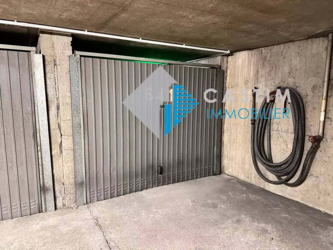 Parking à PARIS-14E