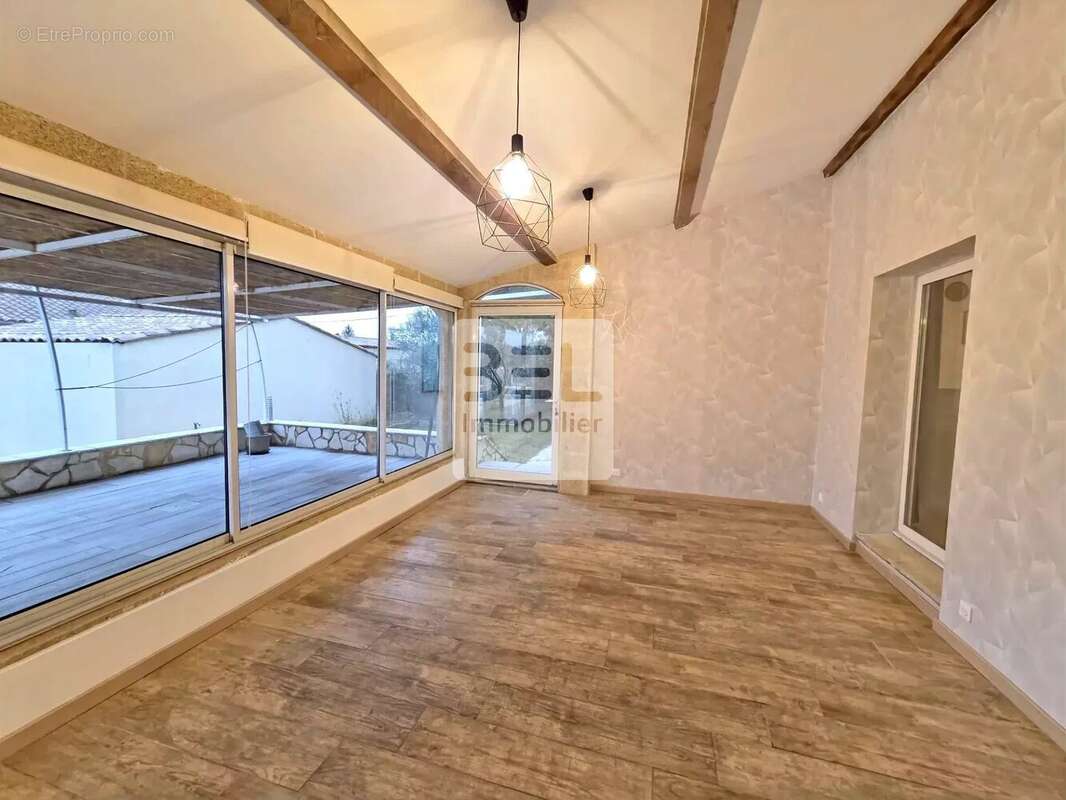 Maison à LA ROQUE-SUR-CEZE