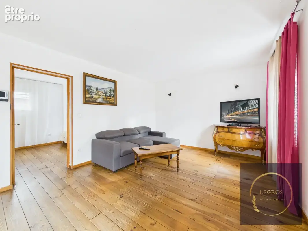 Ensemble immobilier de 2 maisons sur 1100 m2 de terrain - photo 5