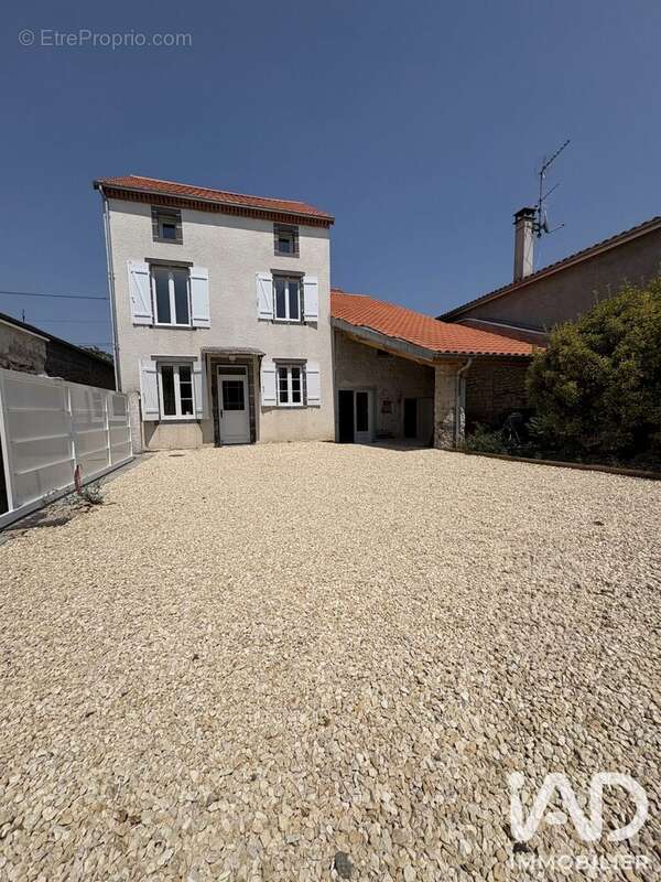 Maison 99 m² à Le Cheix  - photo 2