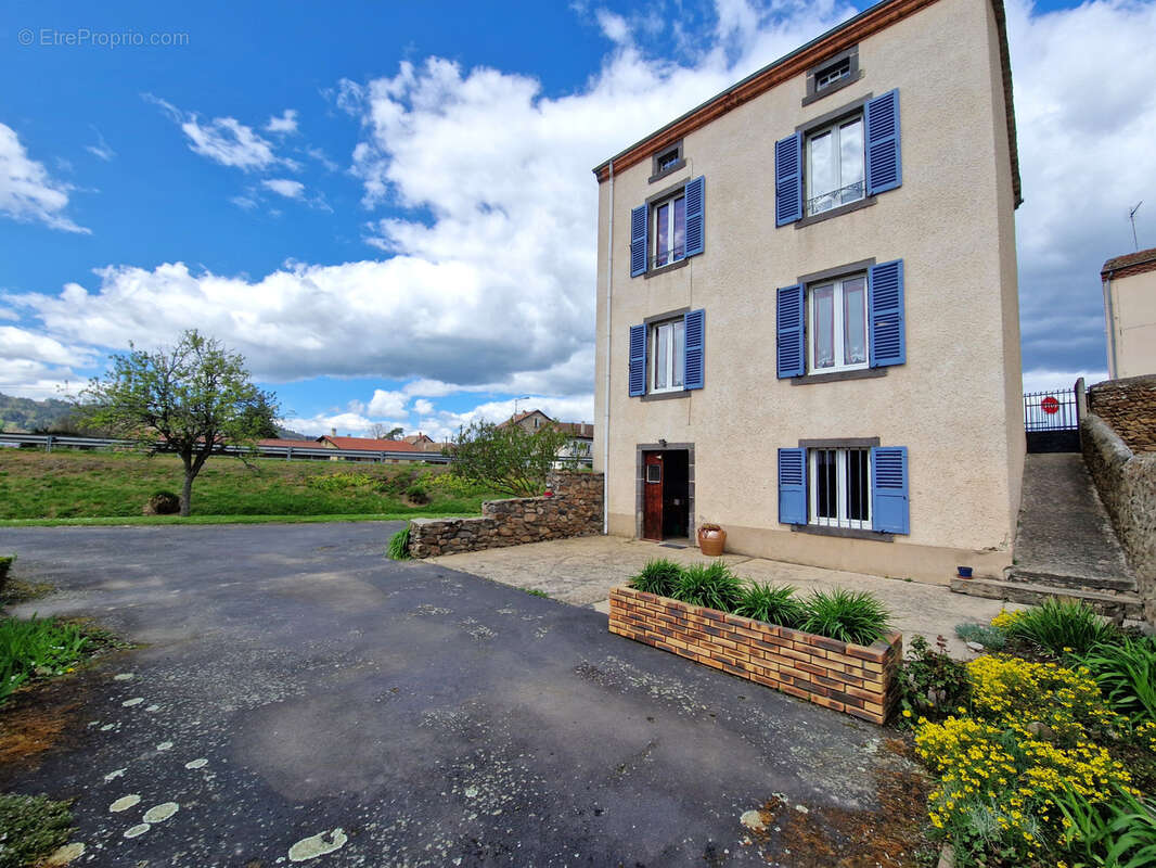 Maison à PAULHAGUET