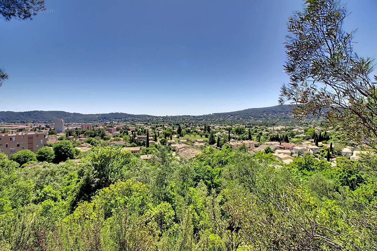 Terrain à DRAGUIGNAN