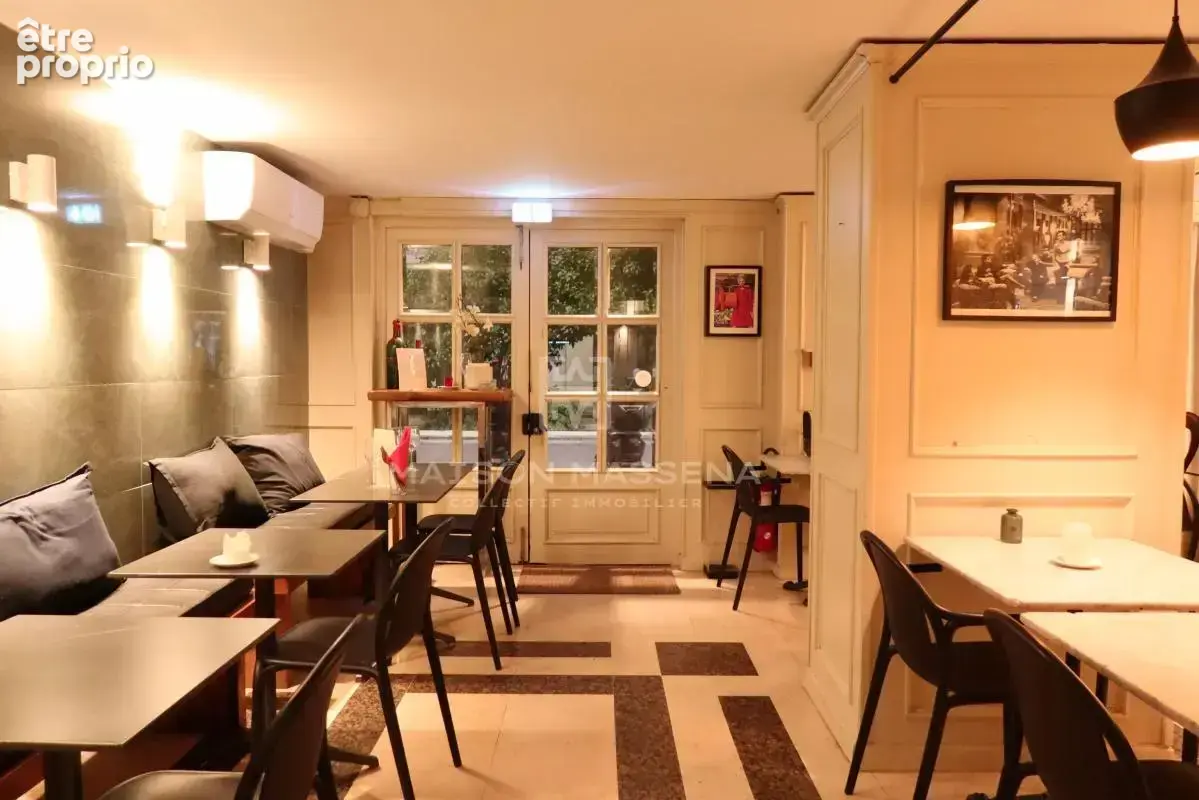 Local atypique volumineux - carré d'or - 390m² - photo 3