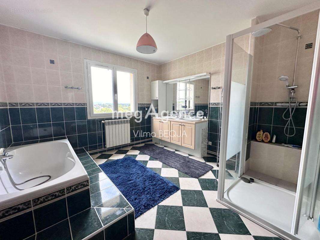 Maison à COURTOIS-SUR-YONNE