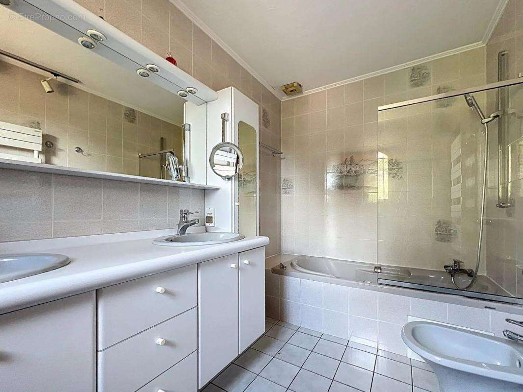 Maison à ROQUEBRUNE-SUR-ARGENS