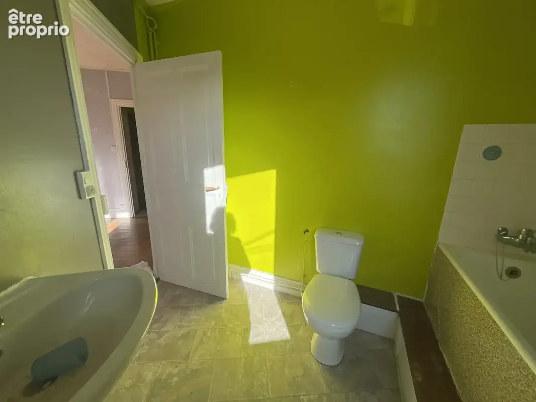 Egliseneuve-d'Entraigues Maison 190m2 avec 4 appartements et un local commercial - photo 5