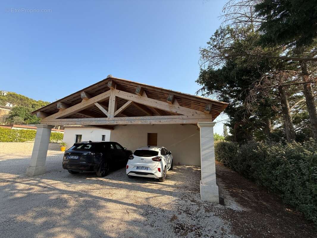 Superbe villa moderne, aux Taillades, de plain-pied avec piscine, panneaux solaires et prestations de standing - photo 12