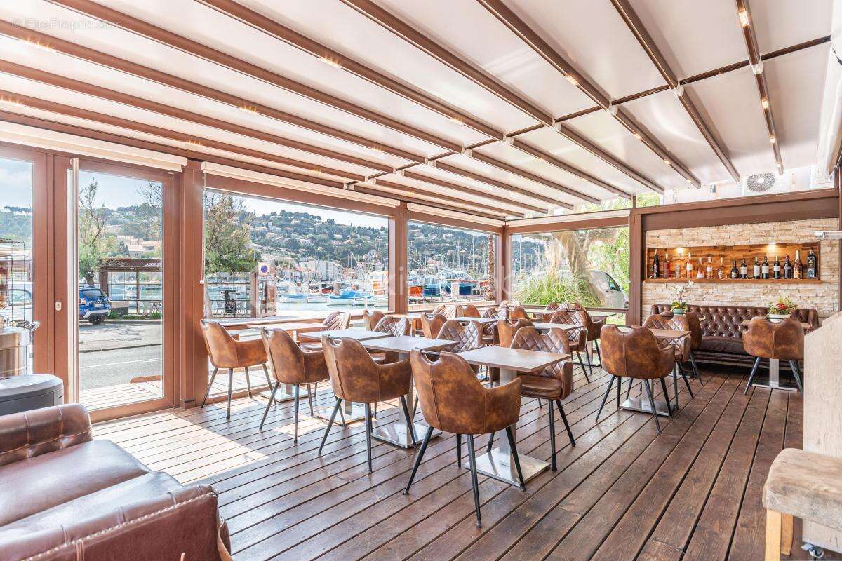 *** brasserie licence iv - port de st mandrier - clientele fidele a l'annee + fort potentiel *** - photo 4
