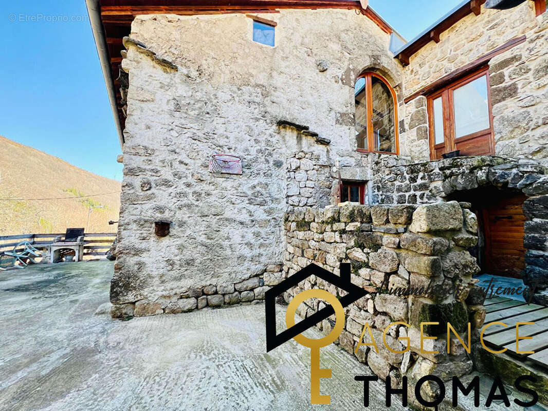 Maison à MONTPEZAT-SOUS-BAUZON