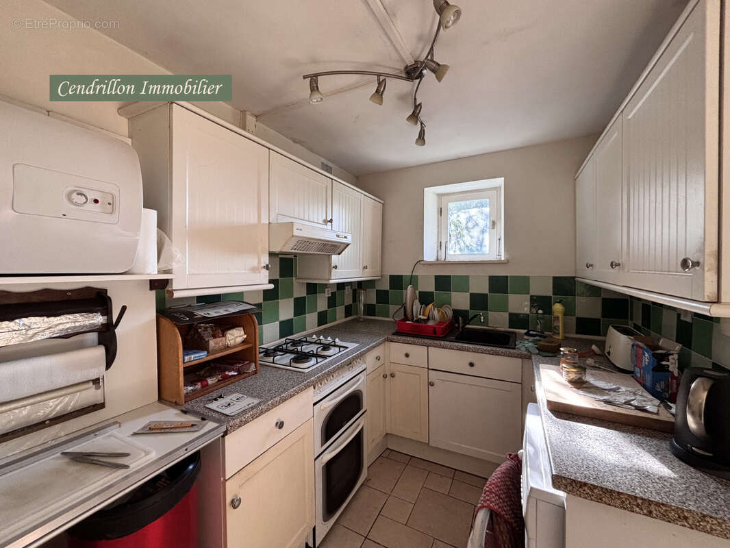 Maison en pierres, 80m2, deux chambres, grand jardin et dépendance. - photo 6