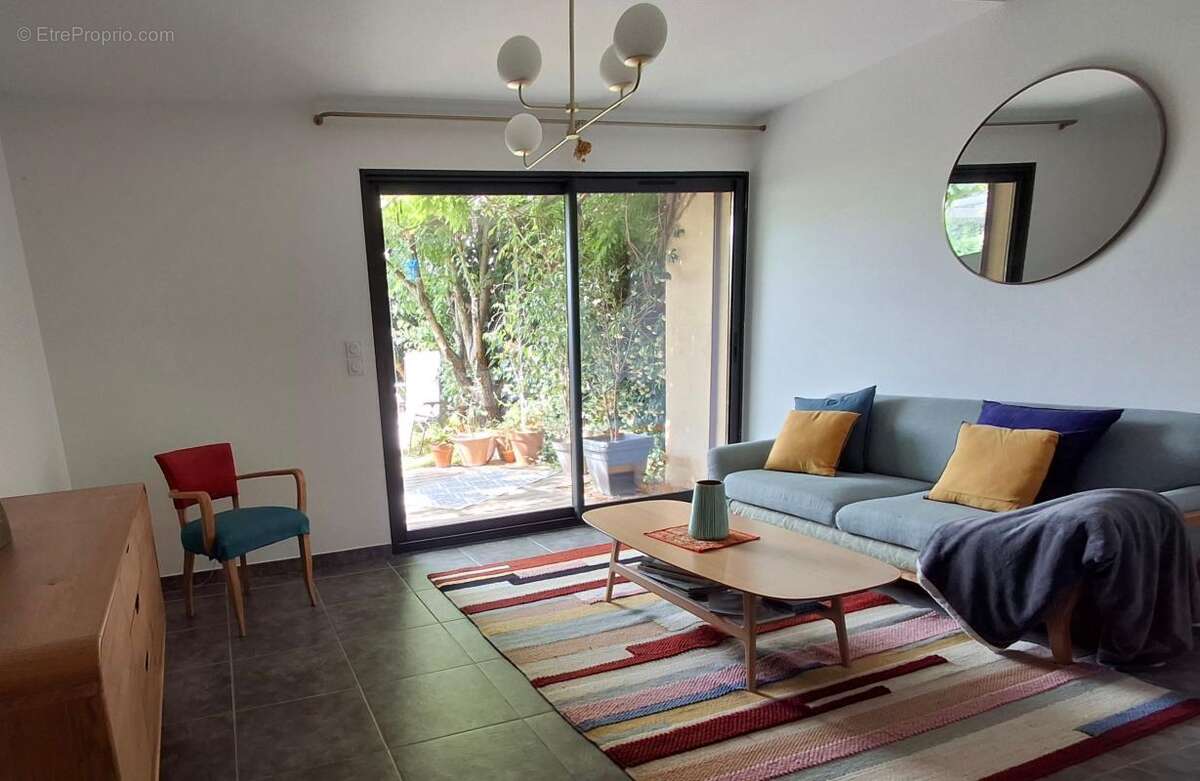Duplex T3 63 m² à Aix (Les Granettes) avec terrasse, jardin et parking privatif - photo 3