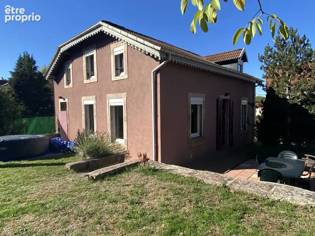 Immense maison avec terrasse en vente à Bruyères - photo 2