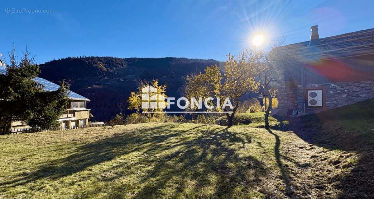 Maison à LES ALLUES