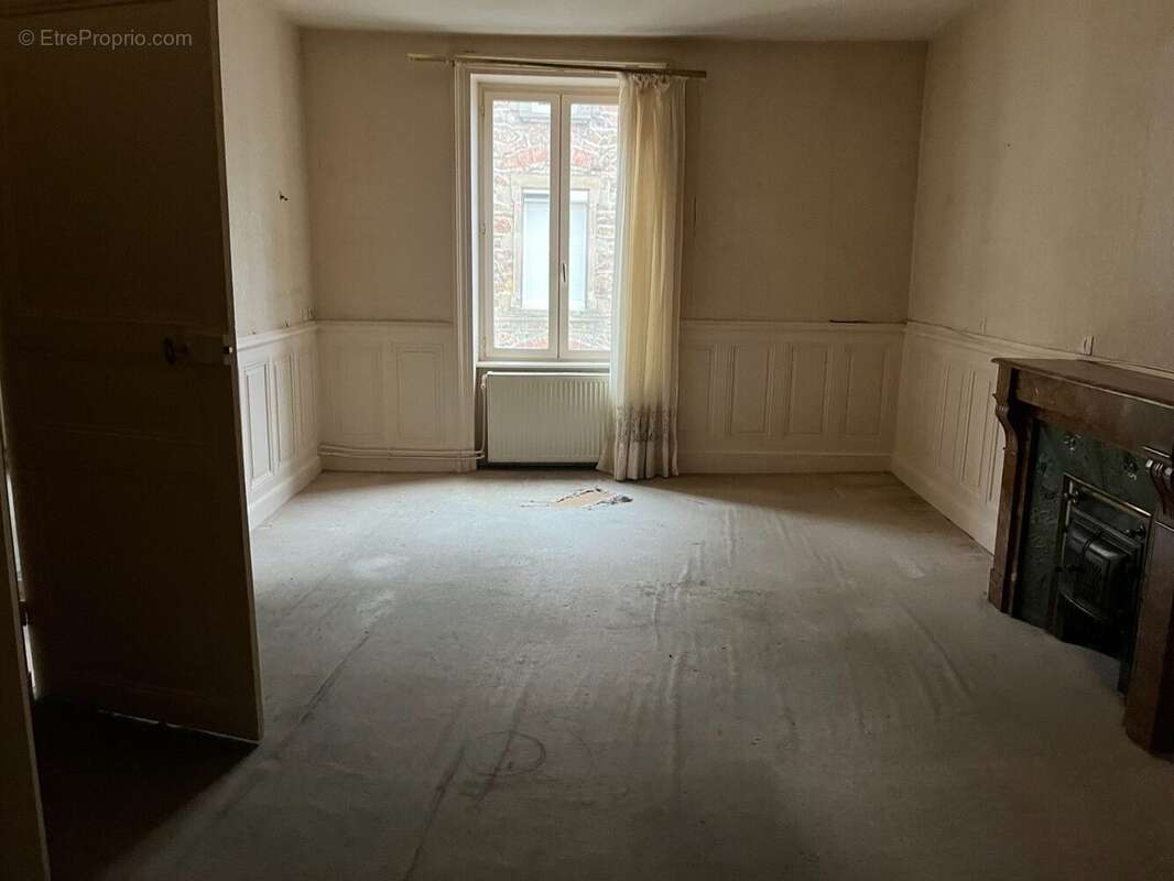 Appartement 300 m² à Cours-La-Ville  - photo 4