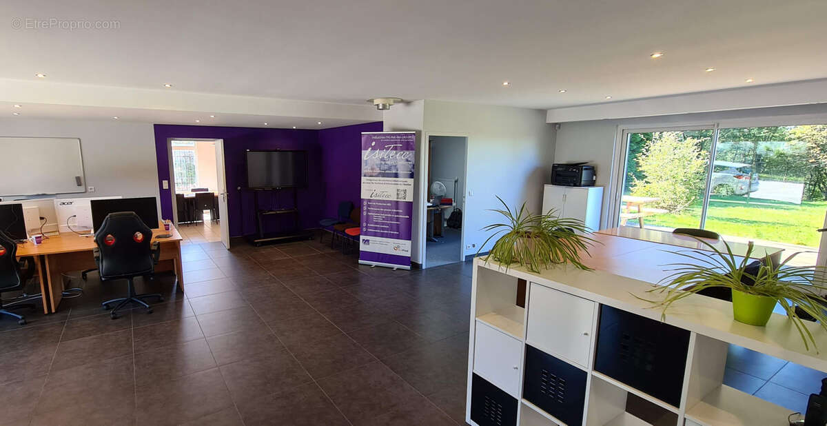 Commerce à SAINT-JUST-MALMONT