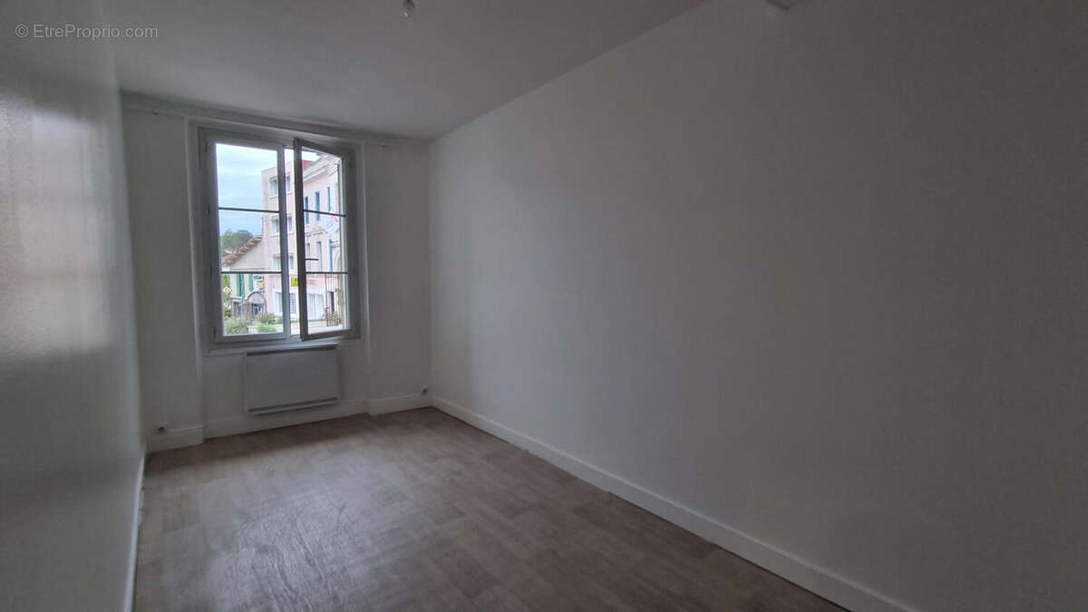 20221103_101036 - Commerce à NONTRON