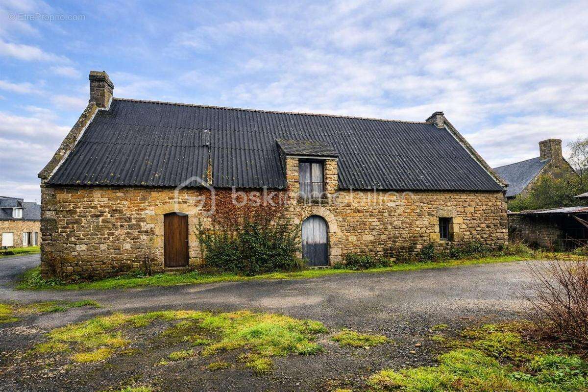 Charmant corps de ferme avec terrain spacieux à Nostang - photo 2