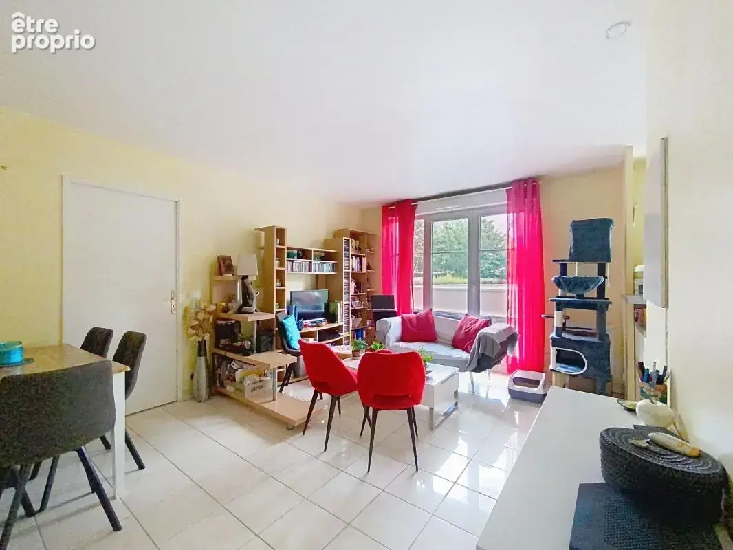 Appartement à VOISINS-LE-BRETONNEUX