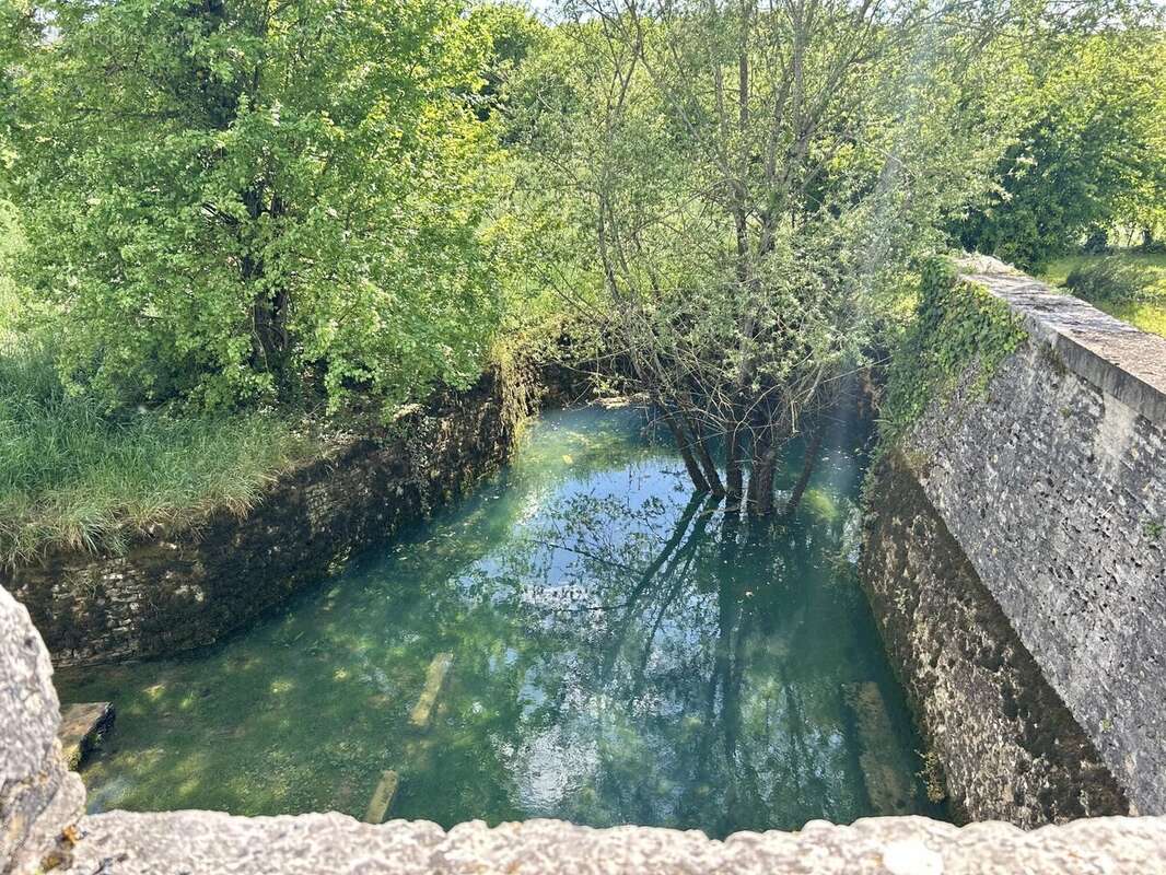 Maison à NANTEUIL-EN-VALLEE