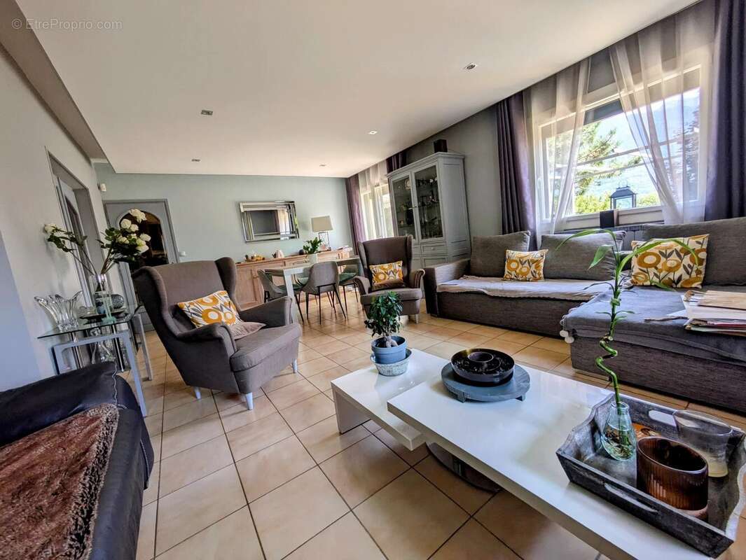 Maison à GILLY-SUR-ISERE