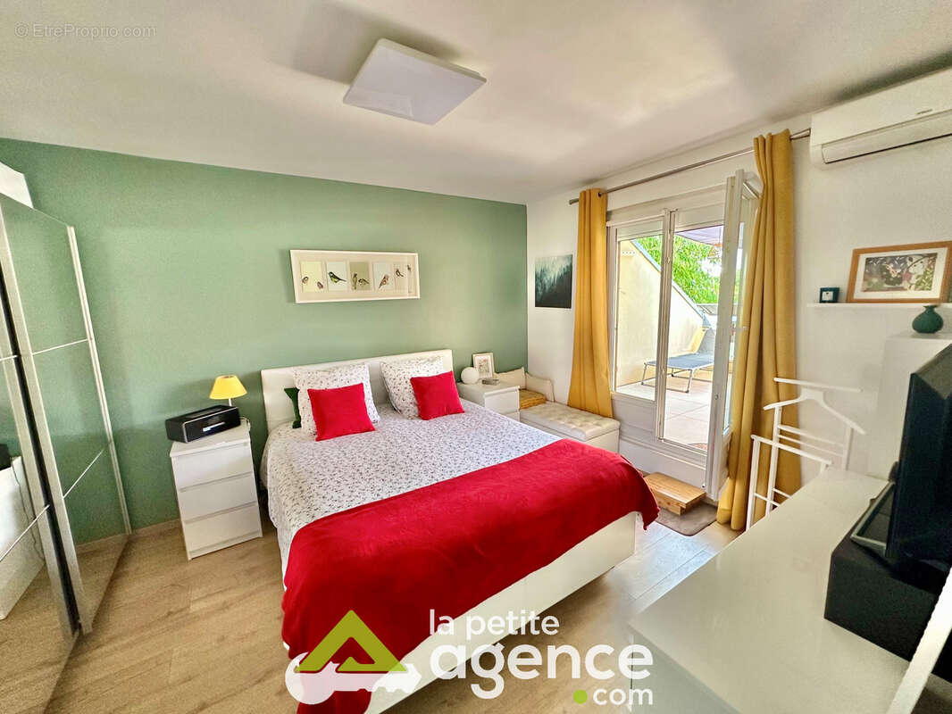 Bourges, dans impasse, au calme, maison rénovée de 102 m2, climatisée avec garage et jardinet. - photo 9