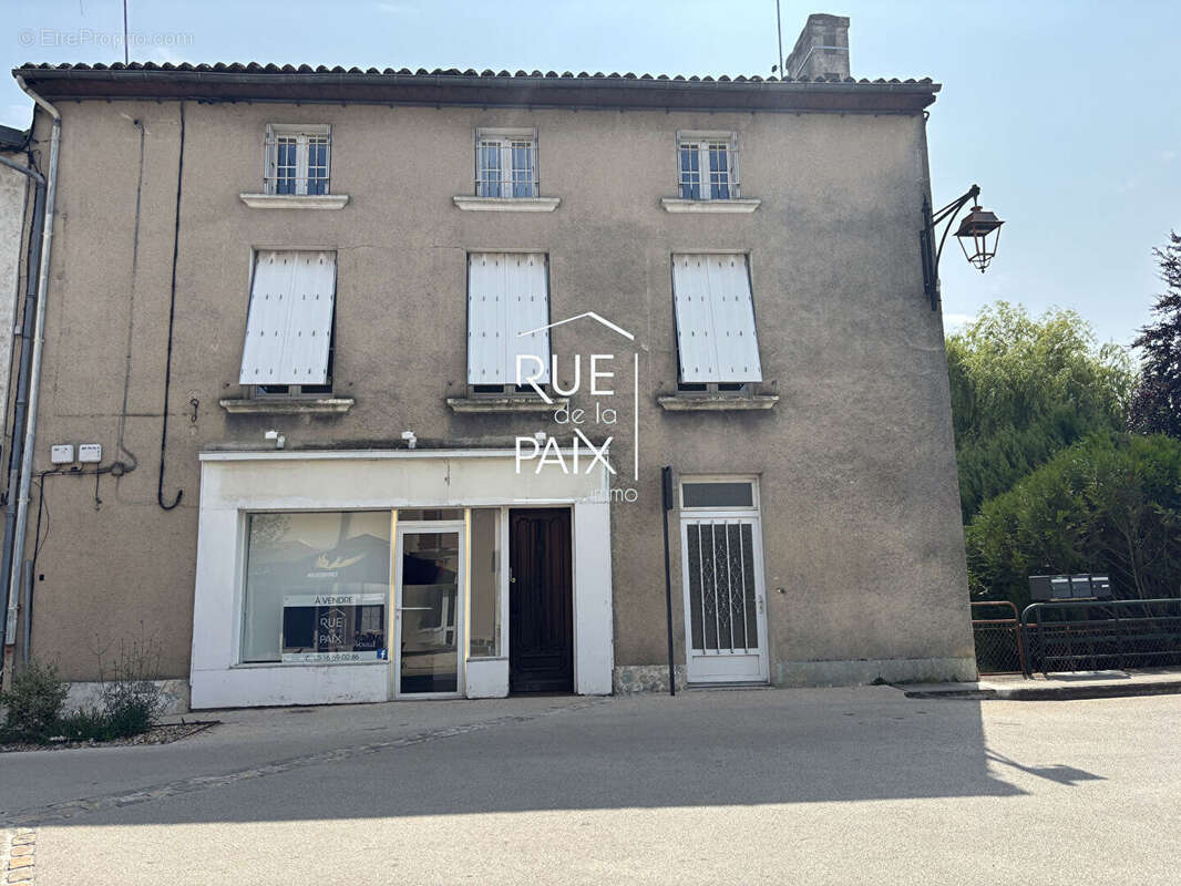 Appartement à VOUILLE