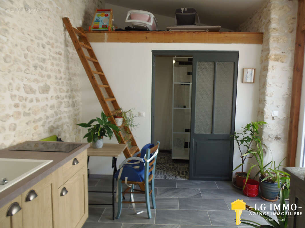 Maison à MORTAGNE-SUR-GIRONDE
