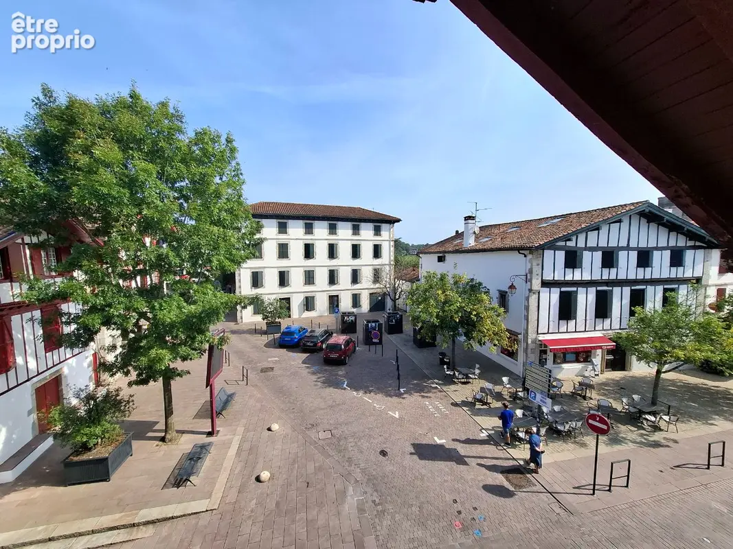 URRUGNE Bourg A rénover: Appartement mansardé de 136.96 m2 et cave - photo 1