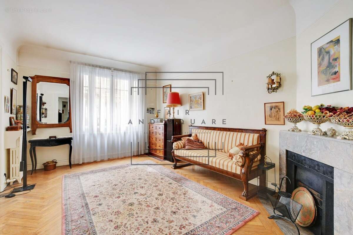 Appartement à NEUILLY-SUR-SEINE
