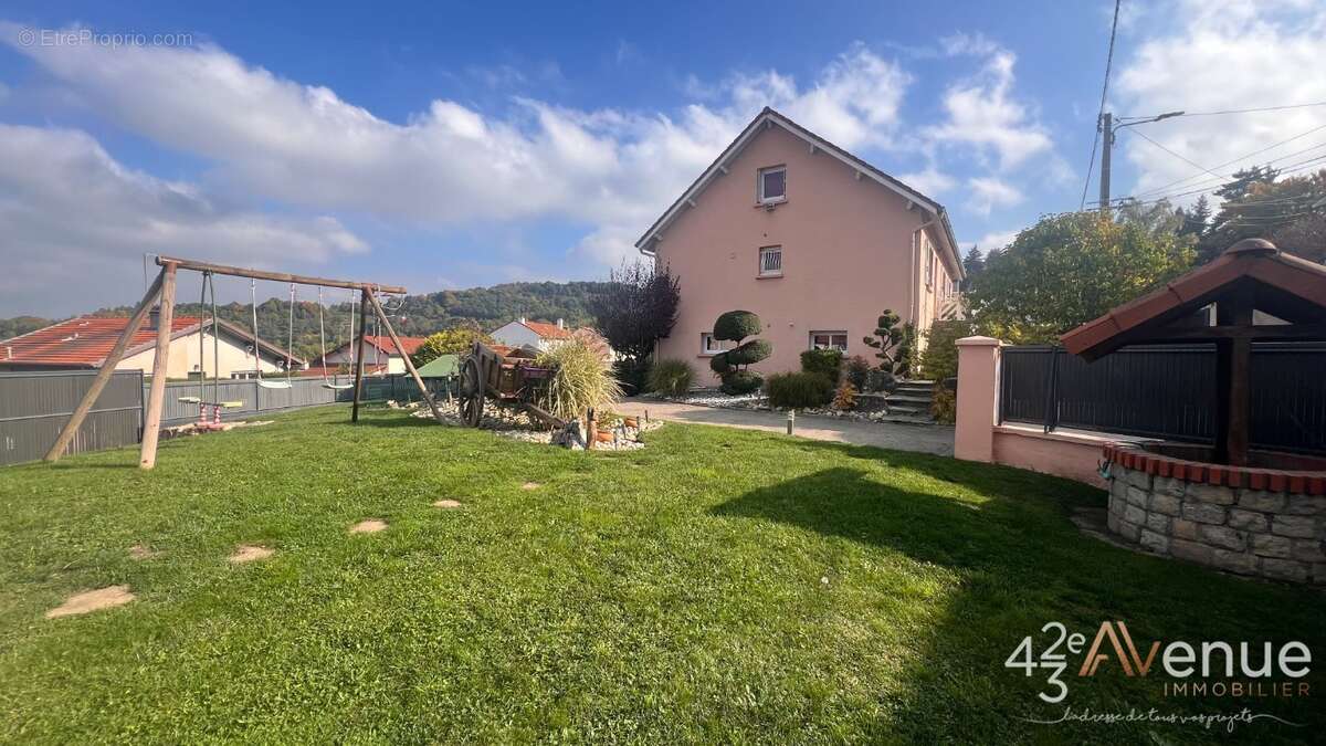 Maison à SAINT-GENEST-LERPT