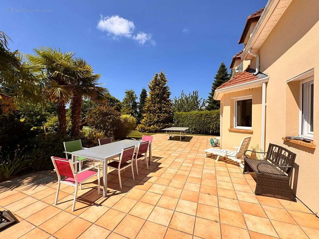 Maison à SAINT-NOM-LA-BRETECHE