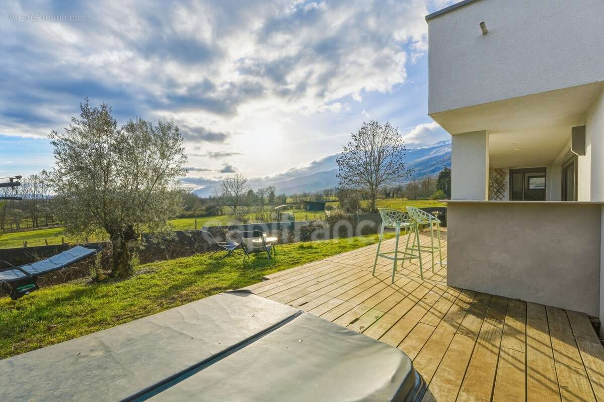 Maison à vendre 7 pièces CROZET (01) - photo 14