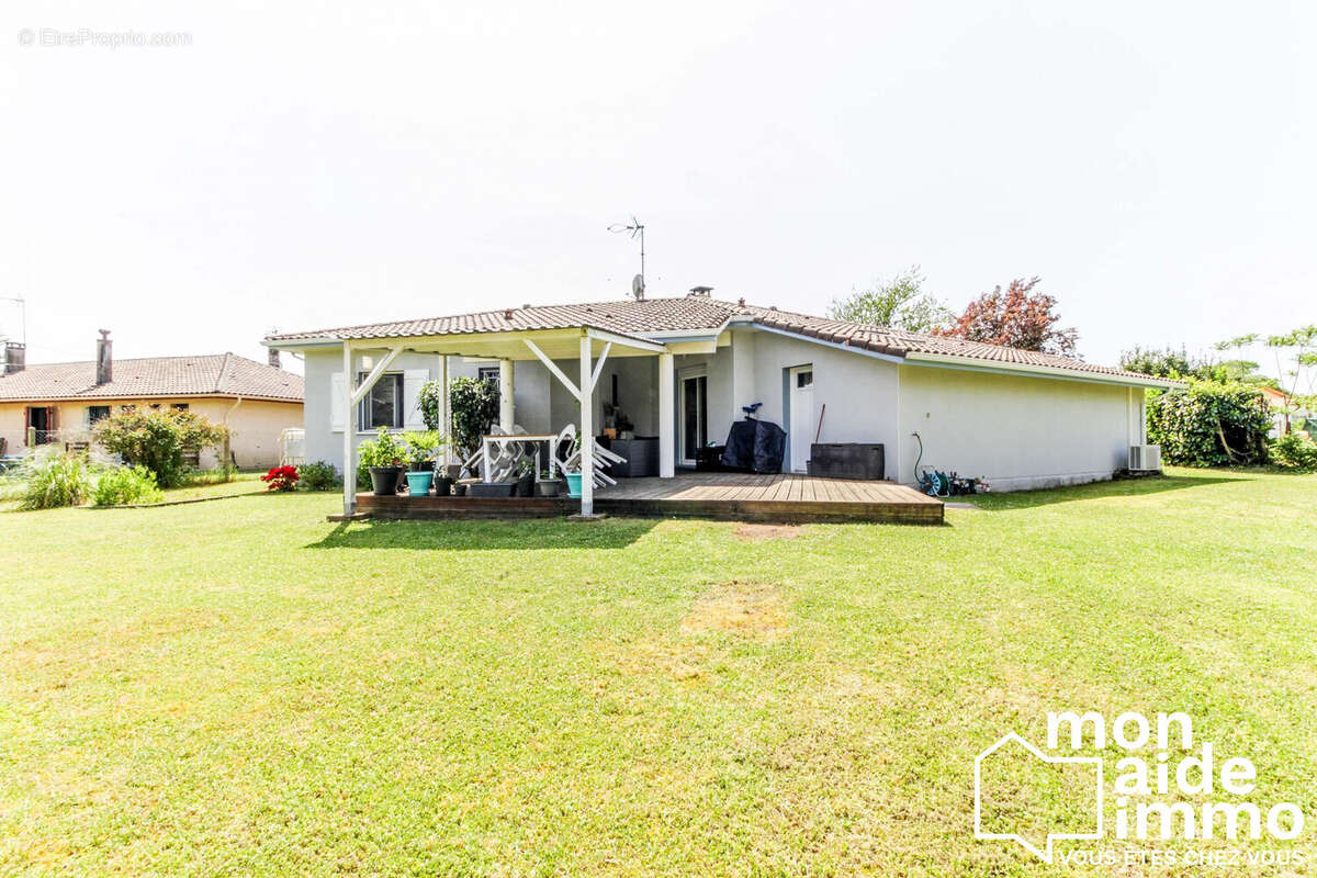 Maison à YGOS-SAINT-SATURNIN