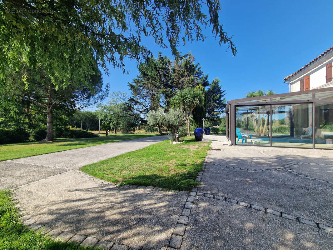 Maison à TUGERAS-SAINT-MAURICE